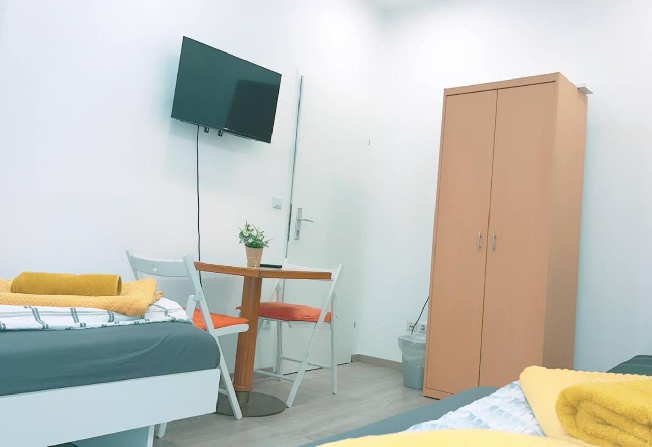 Comfort Triple Room Hn Bécs Kültér fotó